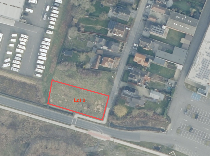 LOT 2 - Bouwgrond&lt;br /&gt;
&lt;br /&gt;
Totale oppervlakte van 1050m2&lt;br /&gt;
&lt;br /&gt;
Goed gelegen perceel bouwgrond nabij het centrum Izegem met erg goede bereik